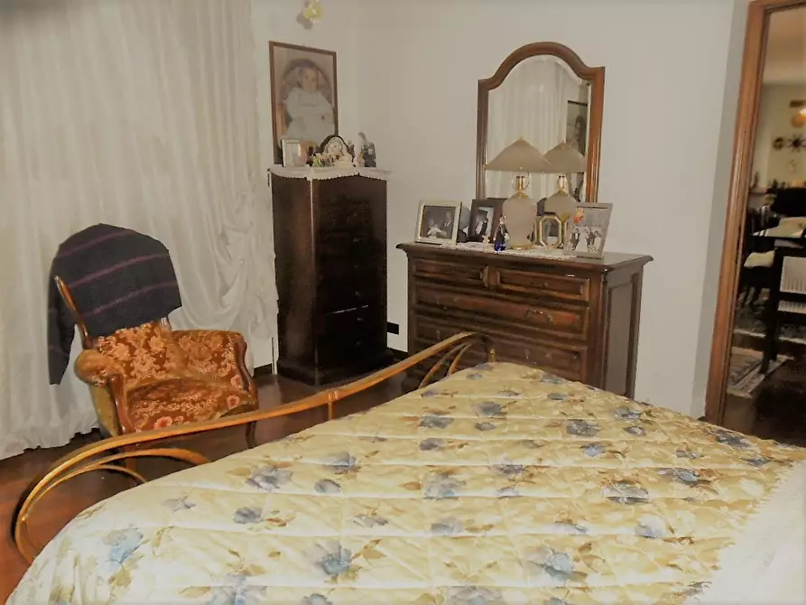 Immagine 5 di Villa in vendita  a Castelnuovo Magra