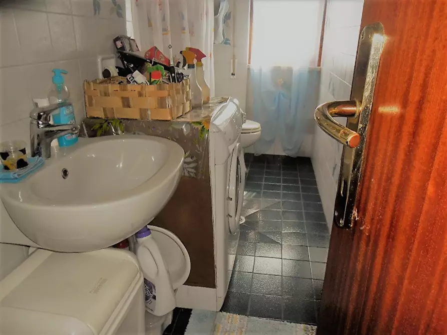 Immagine 8 di Appartamento in vendita  a Castelnuovo Magra