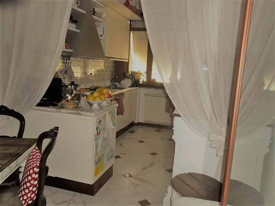 Immagine 5 di Appartamento in vendita  a Carrara