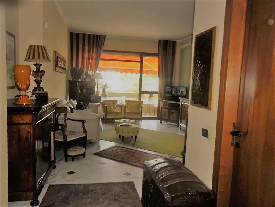 Immagine 1 di Appartamento in vendita  a Carrara