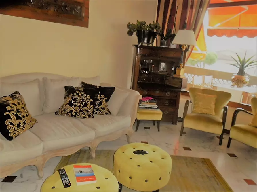 Immagine 2 di Appartamento in vendita  a Carrara