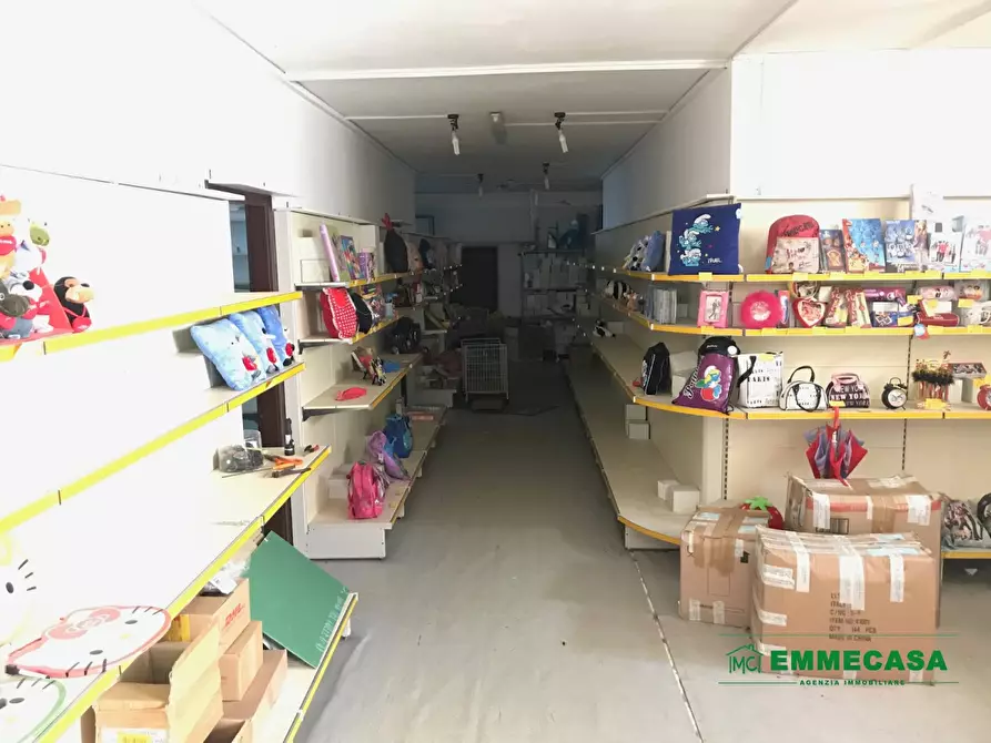 Immagine 2 di Magazzino in vendita  a Valenzano