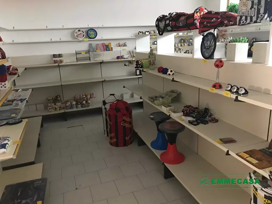 Immagine 5 di Magazzino in vendita  a Valenzano