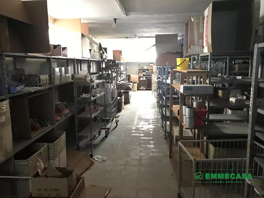Immagine 6 di Magazzino in vendita  a Valenzano