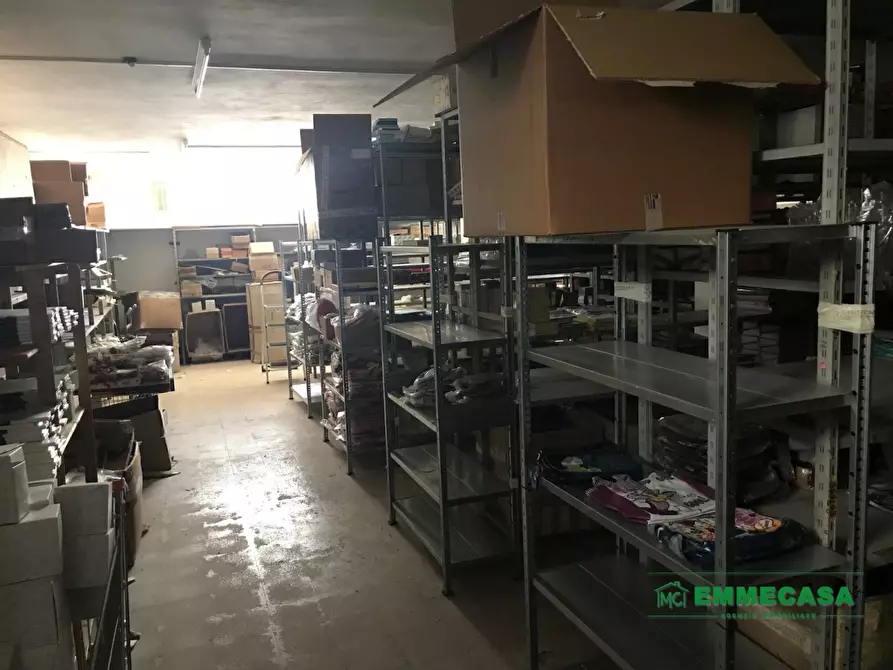 Immagine 7 di Magazzino in vendita  a Valenzano
