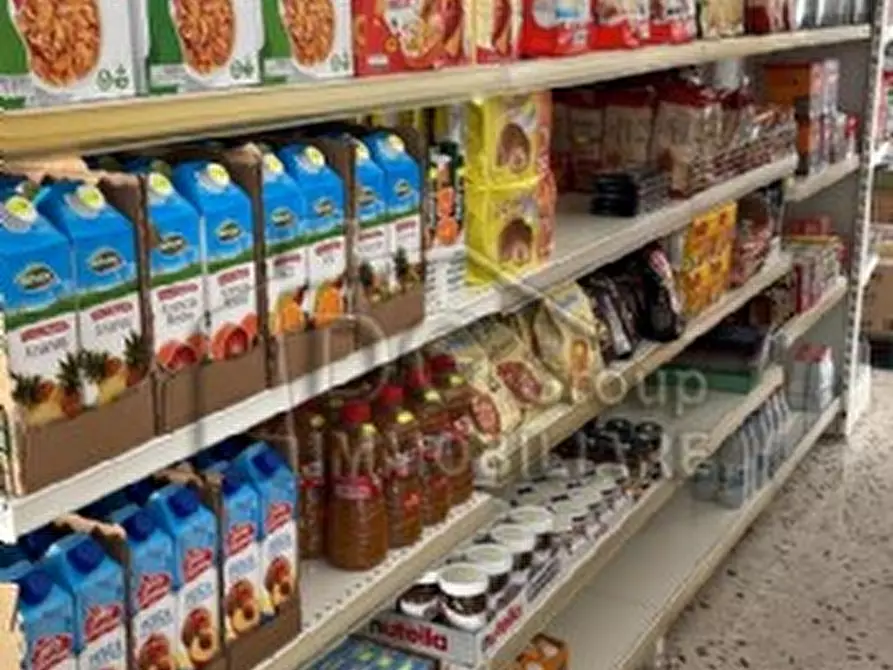 Immagine 6 di Negozio in vendita  a Alcamo