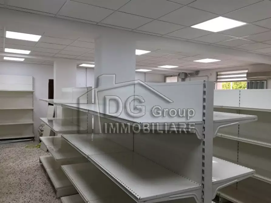 Immagine 9 di Negozio in vendita  a Alcamo