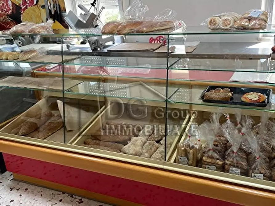 Immagine 5 di Negozio in vendita  a Alcamo