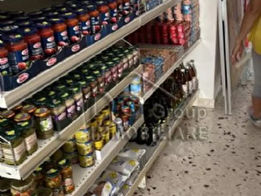 Immagine 8 di Negozio in vendita  a Alcamo