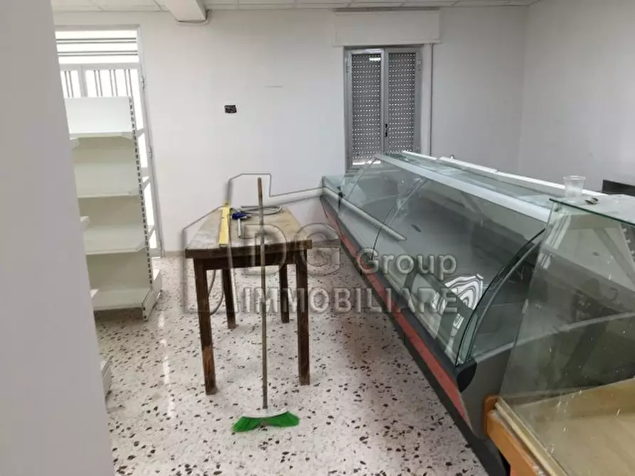 Immagine 10 di Negozio in vendita  a Alcamo