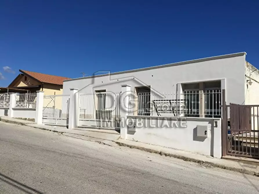 Immagine 2 di Negozio in vendita  a Alcamo