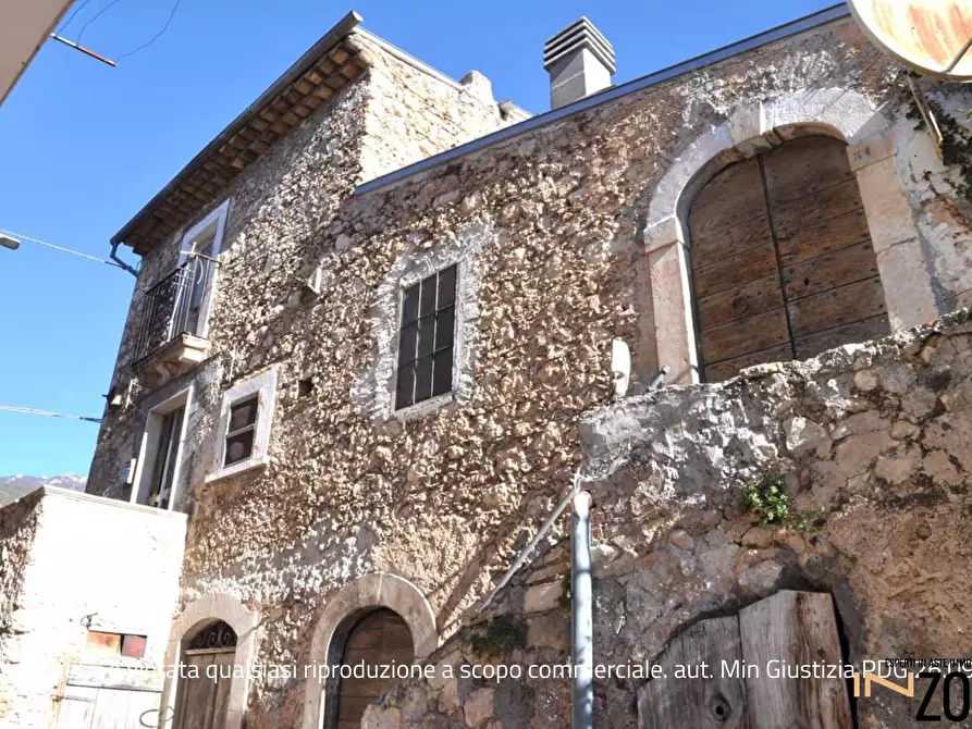Immagine 1 di Appartamento in vendita  29 a L'aquila