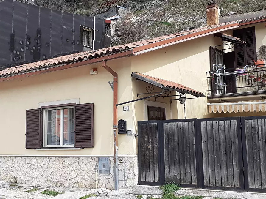 Immagine 1 di Appartamento in vendita  439 a Capistrello