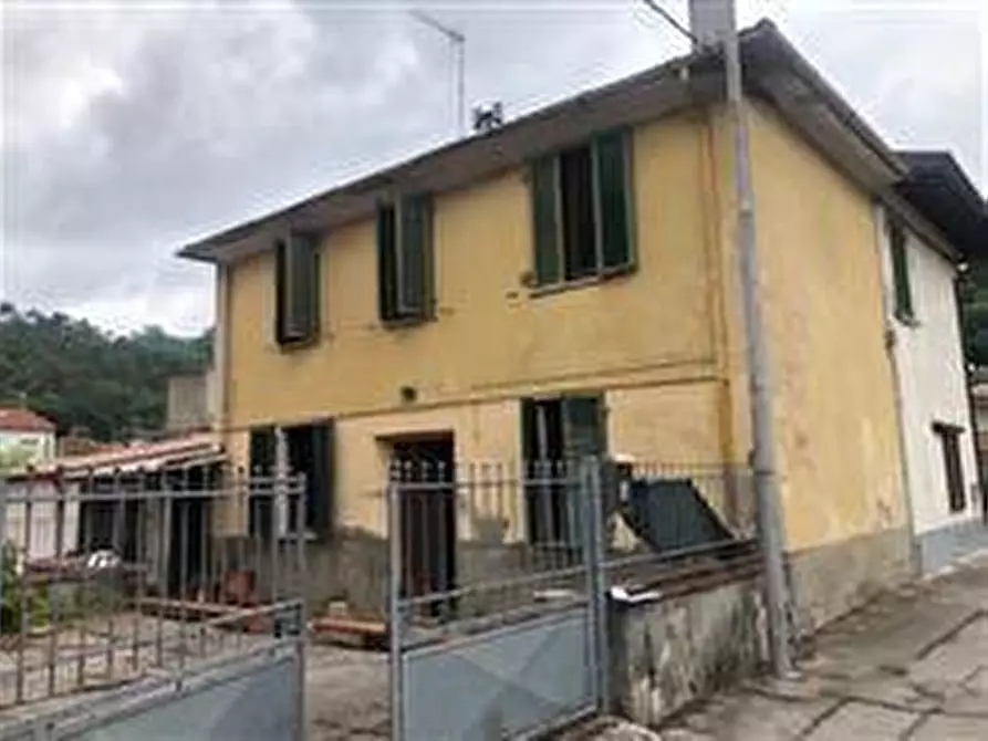 Immagine 1 di Appartamento in vendita  a Camaiore