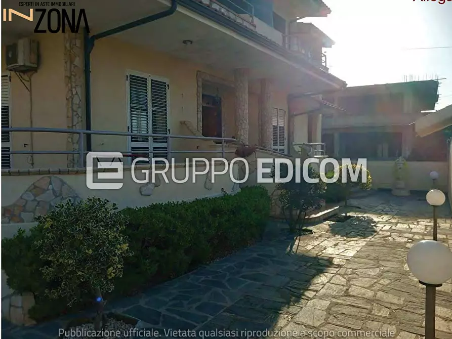 Immagine 3 di Villa in vendita  a Gioia Tauro