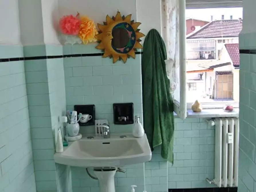 Immagine 5 di Appartamento in vendita  8 a Torino