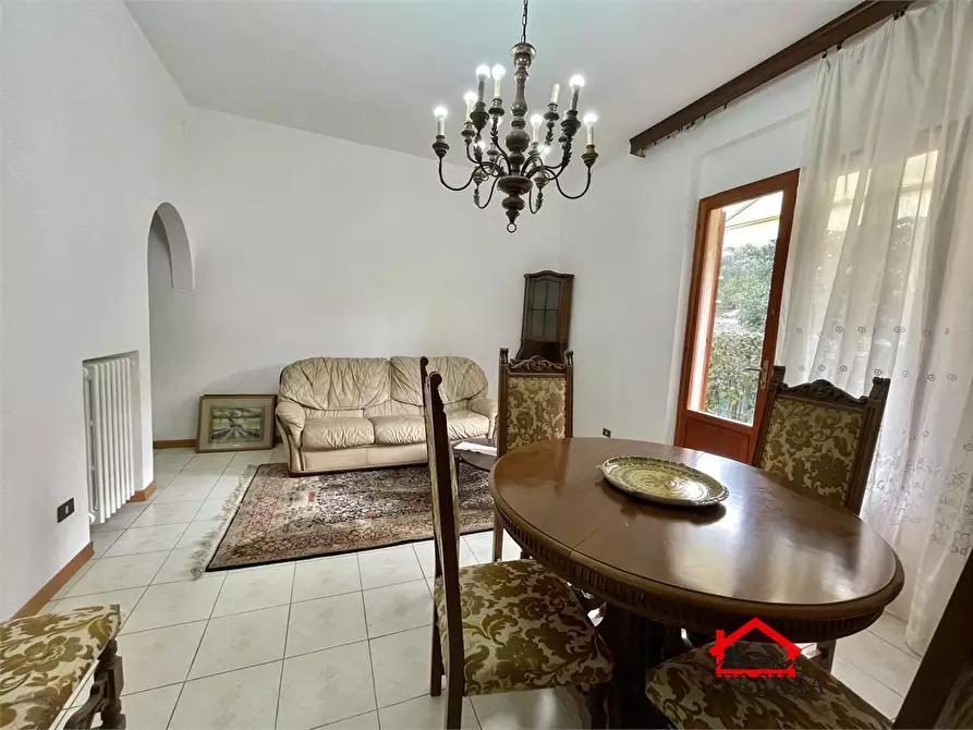 Immagine 5 di Appartamento in affitto  a Massa