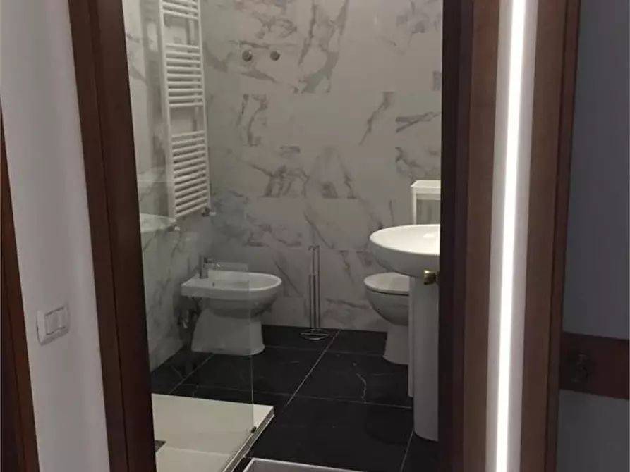 Immagine 3 di Appartamento in affitto  a Carrara