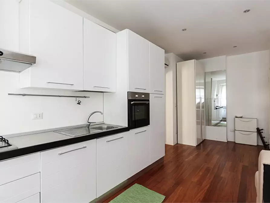 Immagine 3 di Appartamento in affitto  8 a Milano