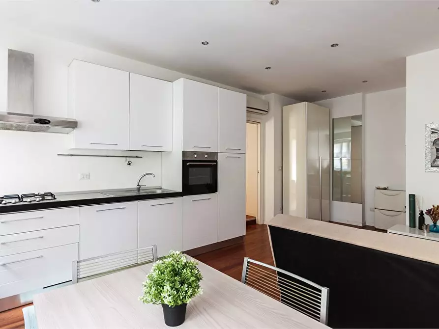 Immagine 2 di Appartamento in affitto  8 a Milano