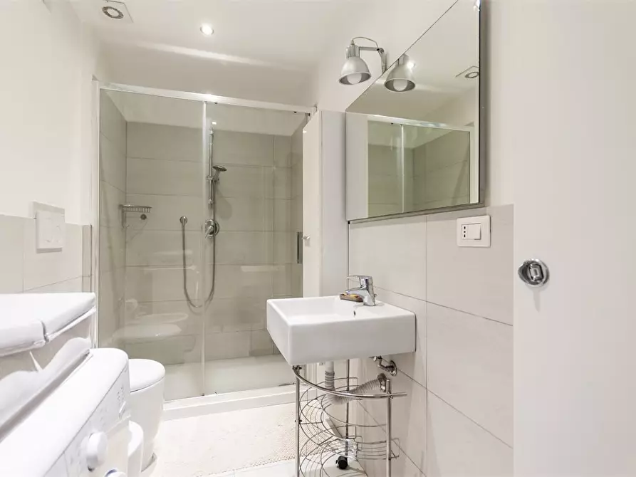 Immagine 5 di Appartamento in affitto  8 a Milano