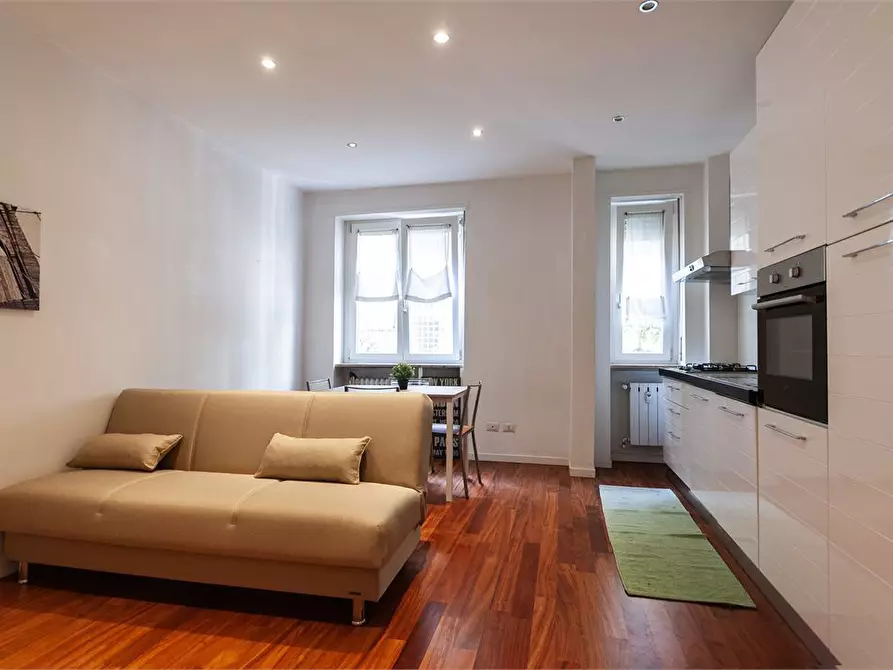 Immagine 1 di Appartamento in affitto  8 a Milano