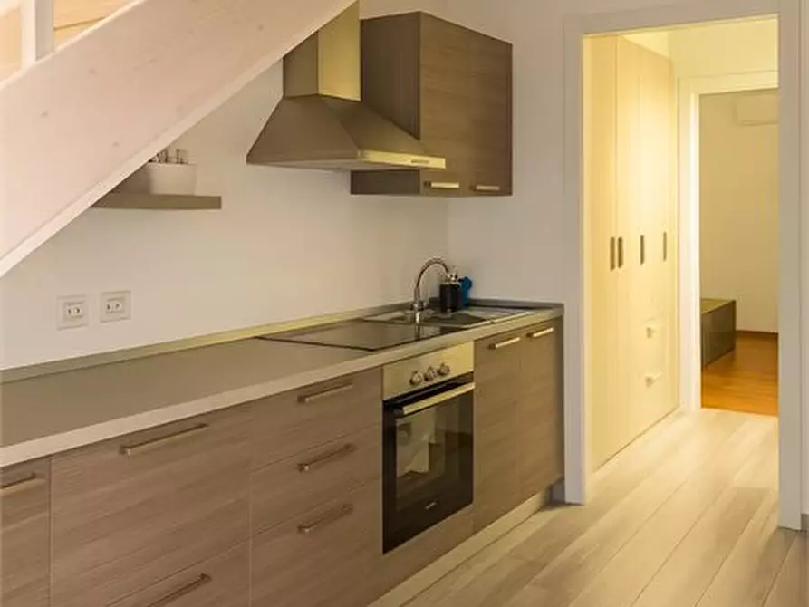 Immagine 4 di Appartamento in affitto  9 a Milano