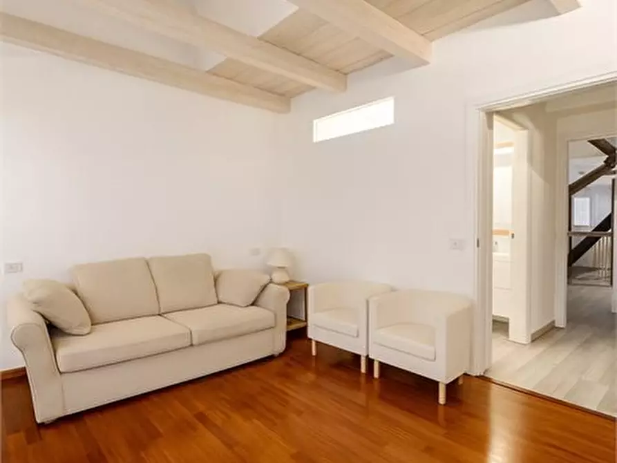 Immagine 5 di Appartamento in affitto  9 a Milano