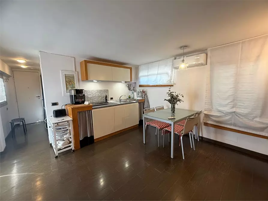 Immagine 2 di Appartamento in affitto  a Napoli