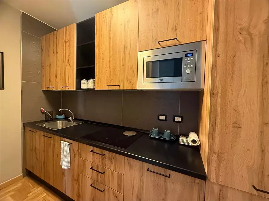 Immagine 8 di Appartamento in affitto  6 a Napoli