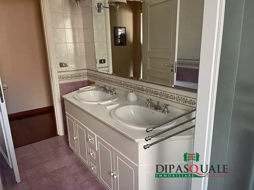 Immagine 10 di Appartamento in affitto  a Ragusa