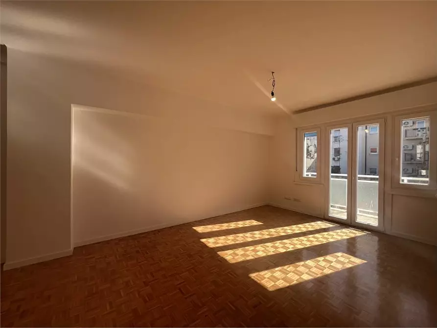 Immagine 6 di Appartamento in affitto  24 a Trieste