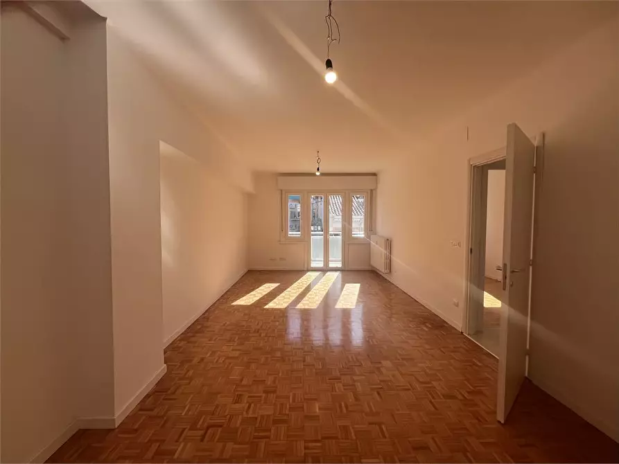 Immagine 3 di Appartamento in affitto  24 a Trieste