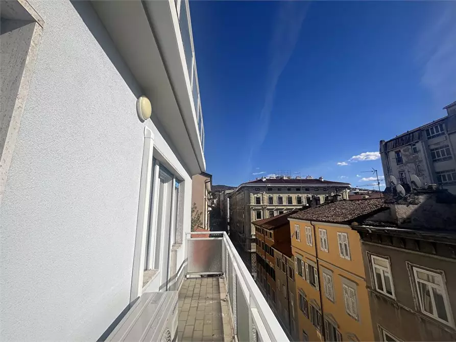 Immagine 2 di Appartamento in affitto  24 a Trieste