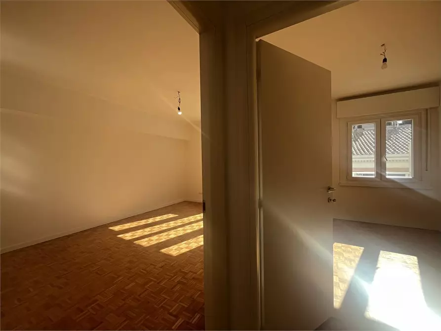 Immagine 7 di Appartamento in affitto  24 a Trieste