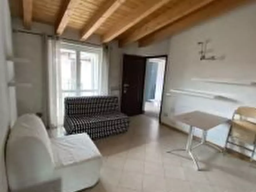 Immagine 2 di Appartamento in affitto  9 a Milano