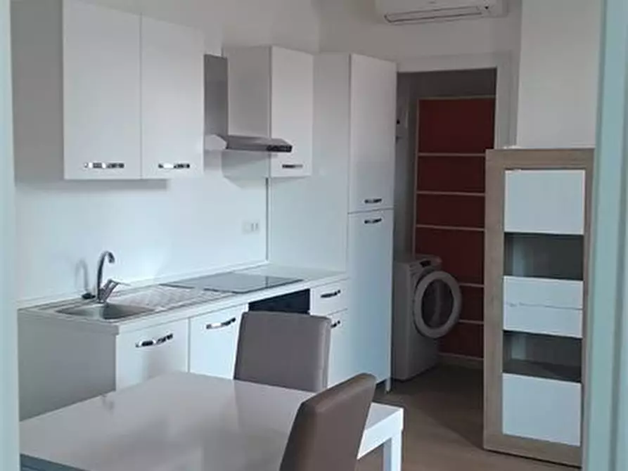 Immagine 5 di Appartamento in affitto  9 a Milano