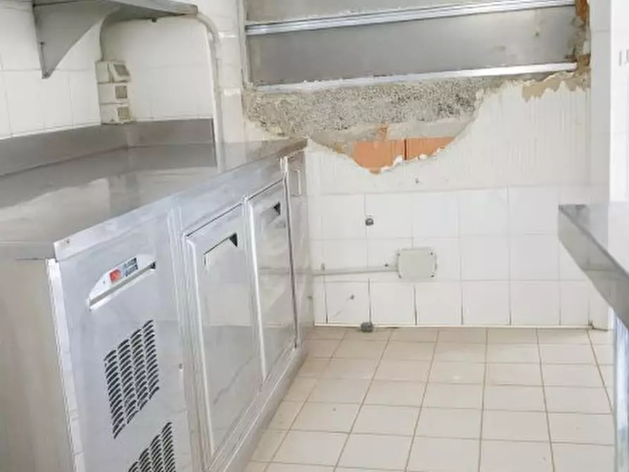 Immagine 6 di Negozio in affitto  3 a Milano