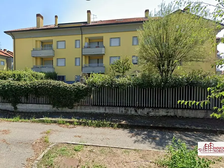 Immagine 2 di Garage in affitto  4 a Vittuone