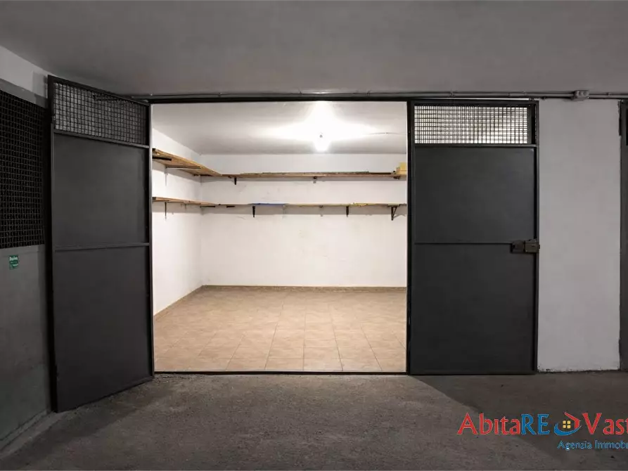 Immagine 1 di Garage in affitto  15 a Vasto