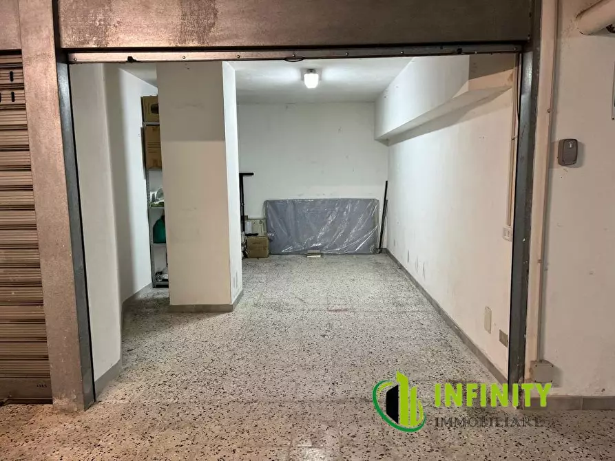 Immagine 5 di Garage in affitto  a Matera