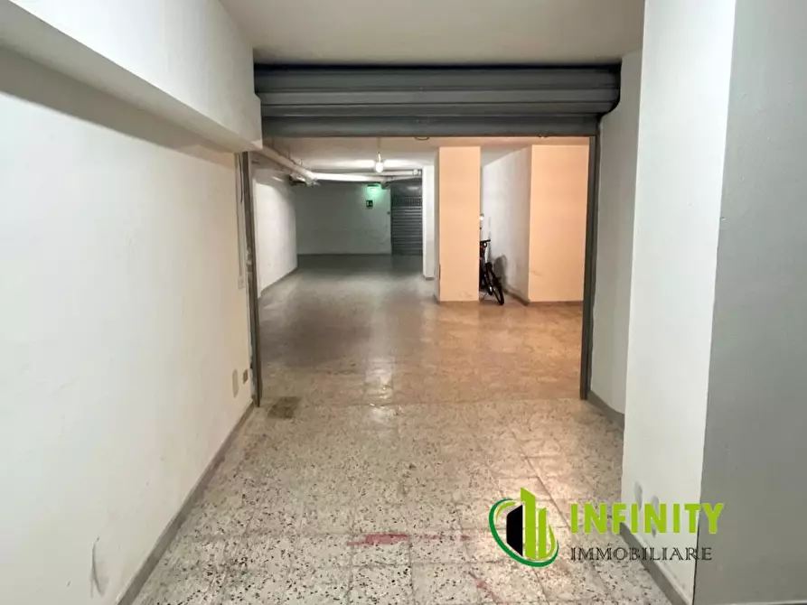 Immagine 8 di Garage in affitto  a Matera