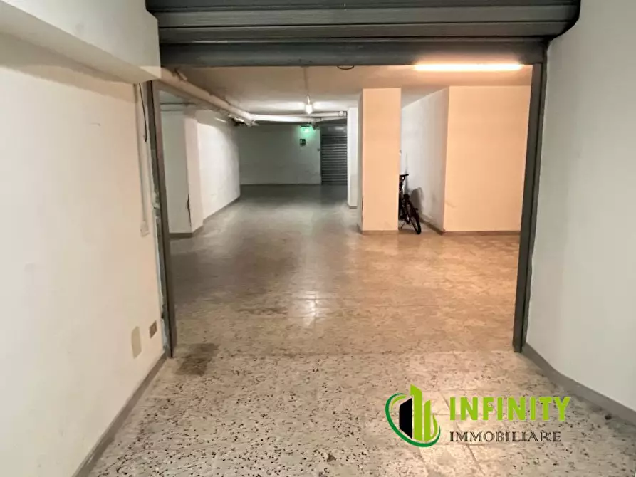 Immagine 9 di Garage in affitto  a Matera