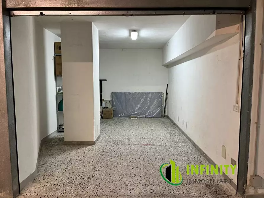 Immagine 6 di Garage in affitto  a Matera