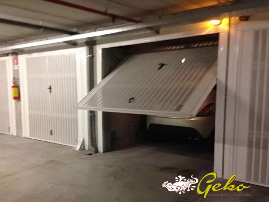 Immagine 1 di Garage in affitto  a San Gimignano