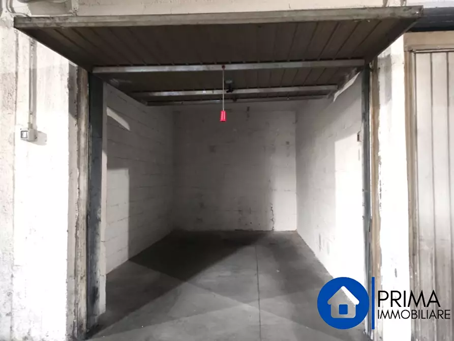 Immagine 5 di Garage in affitto  a Terni