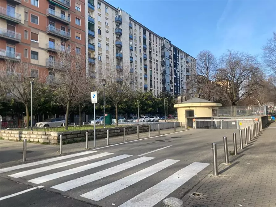 Immagine 4 di Garage in affitto  6 a Milano