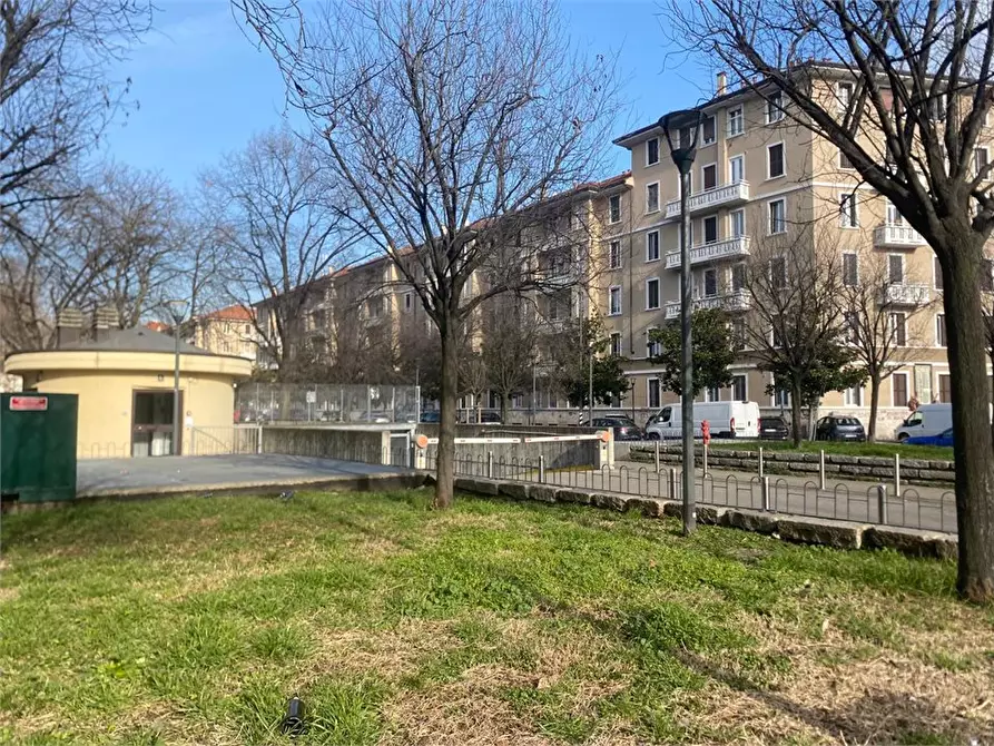 Immagine 5 di Garage in affitto  6 a Milano