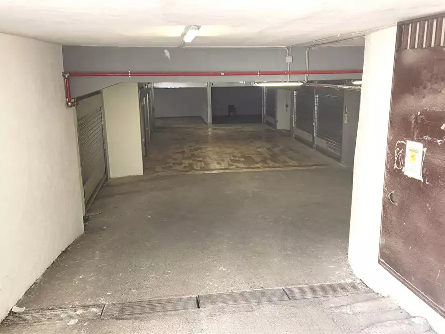 Immagine 10 di Garage in affitto  a Afragola