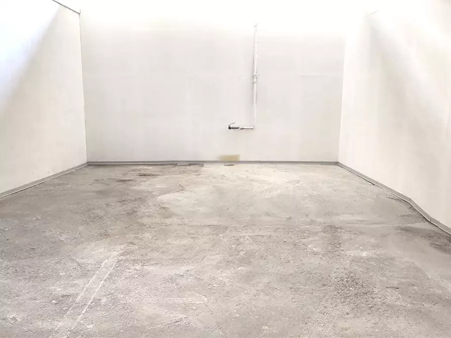 Immagine 8 di Garage in affitto  a Afragola